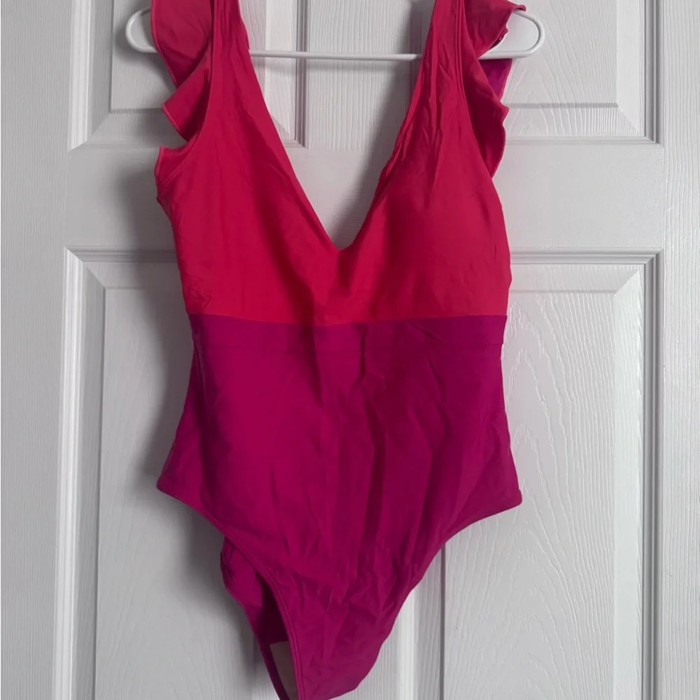 Summersalt The Ruffle Backflip - Picture 3 of 11